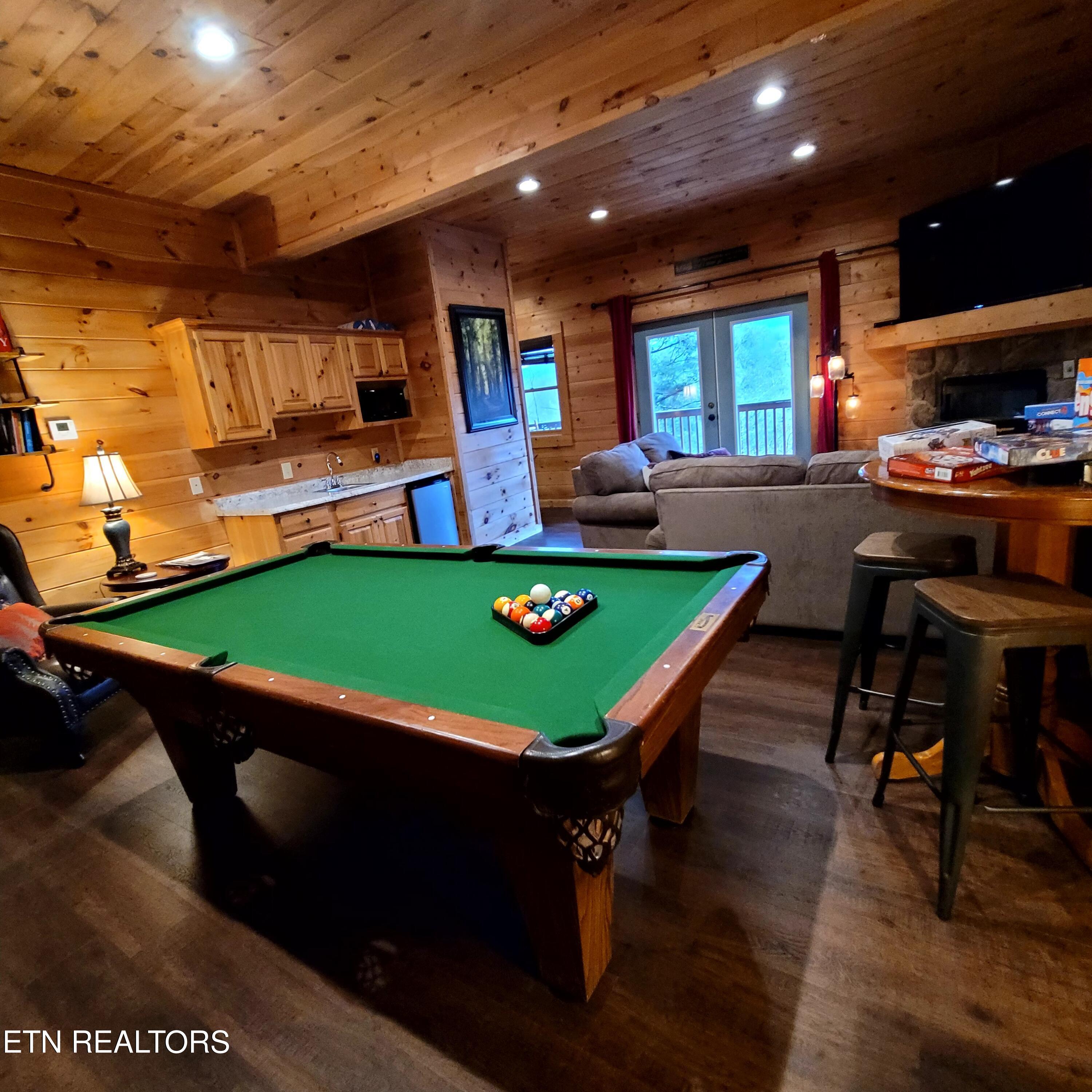 1761 Mountain Shadows Way