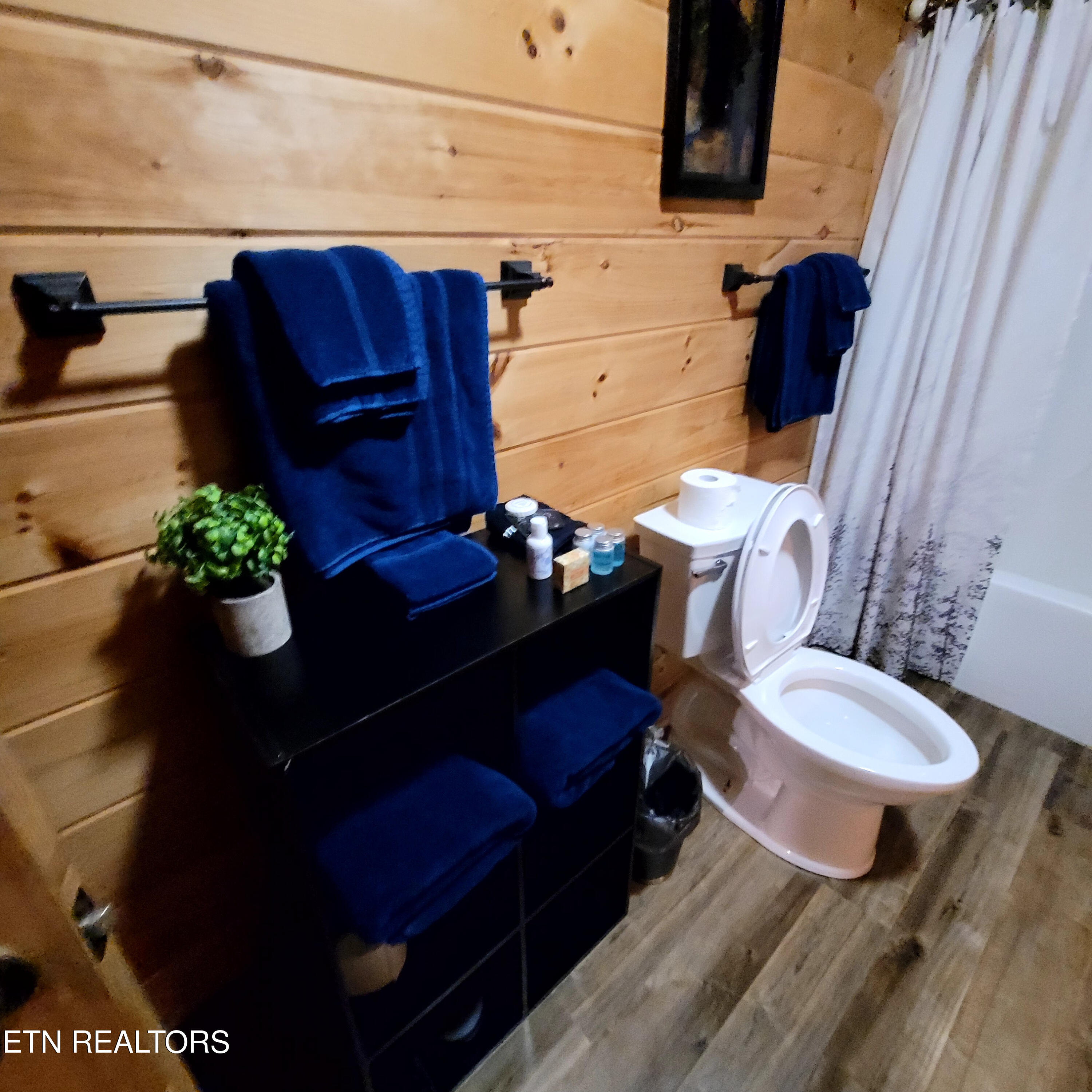 1761 Mountain Shadows Way