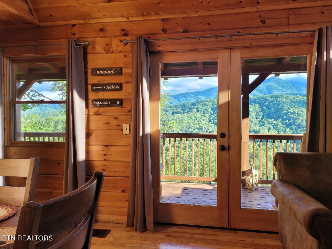 1761 Mountain Shadows Way