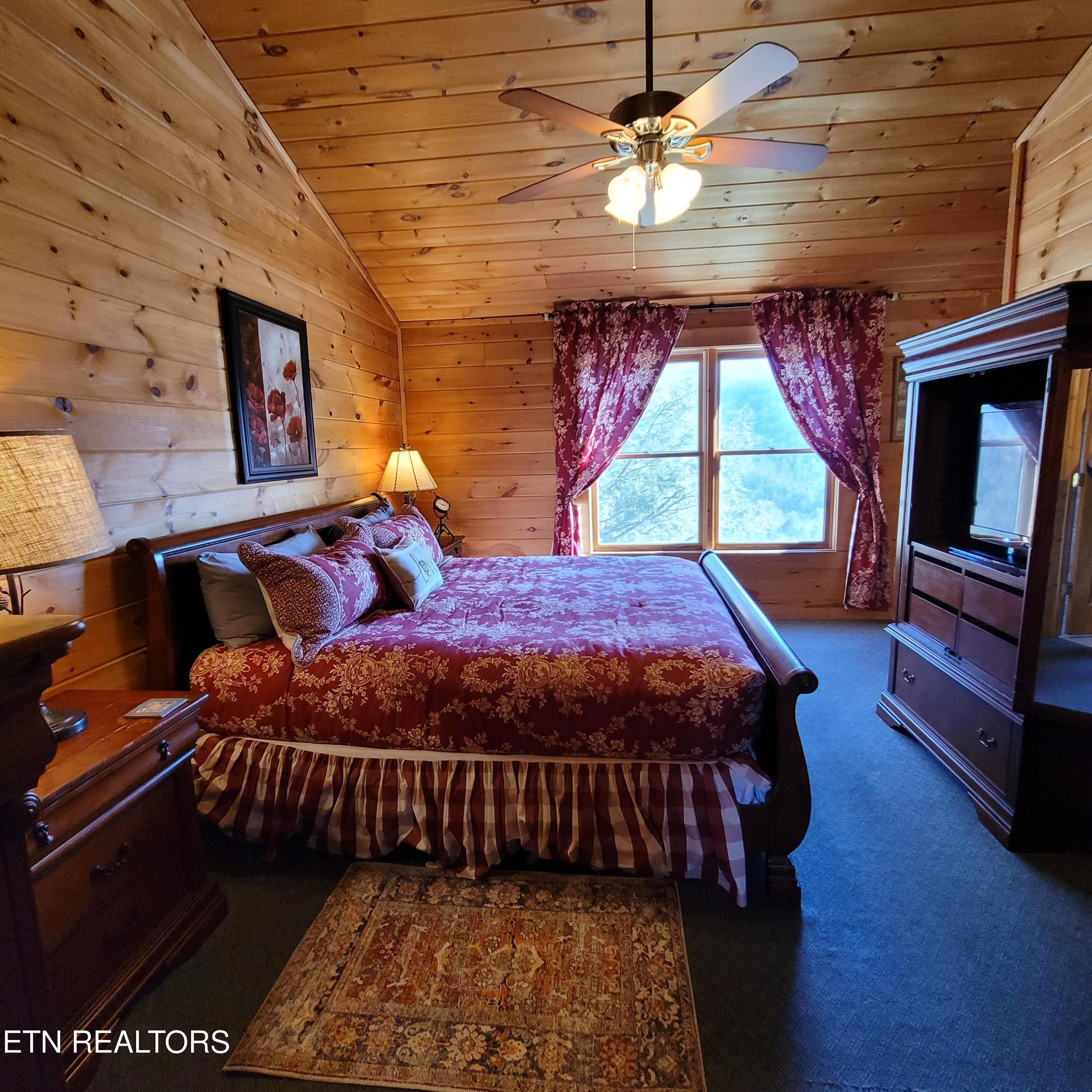 1761 Mountain Shadows Way