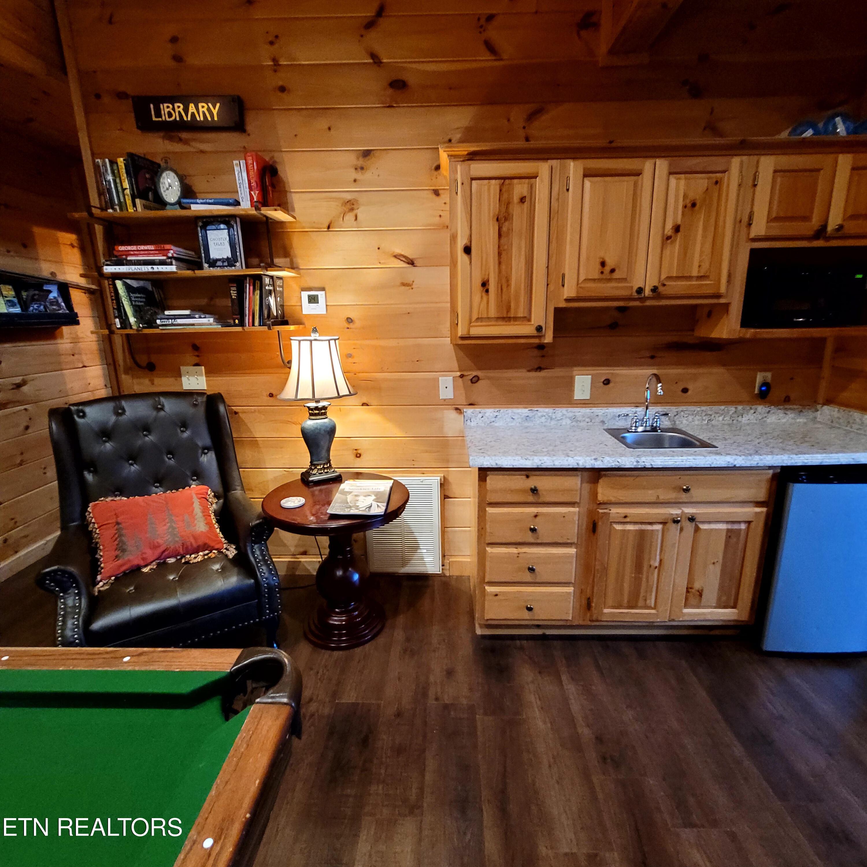 1761 Mountain Shadows Way