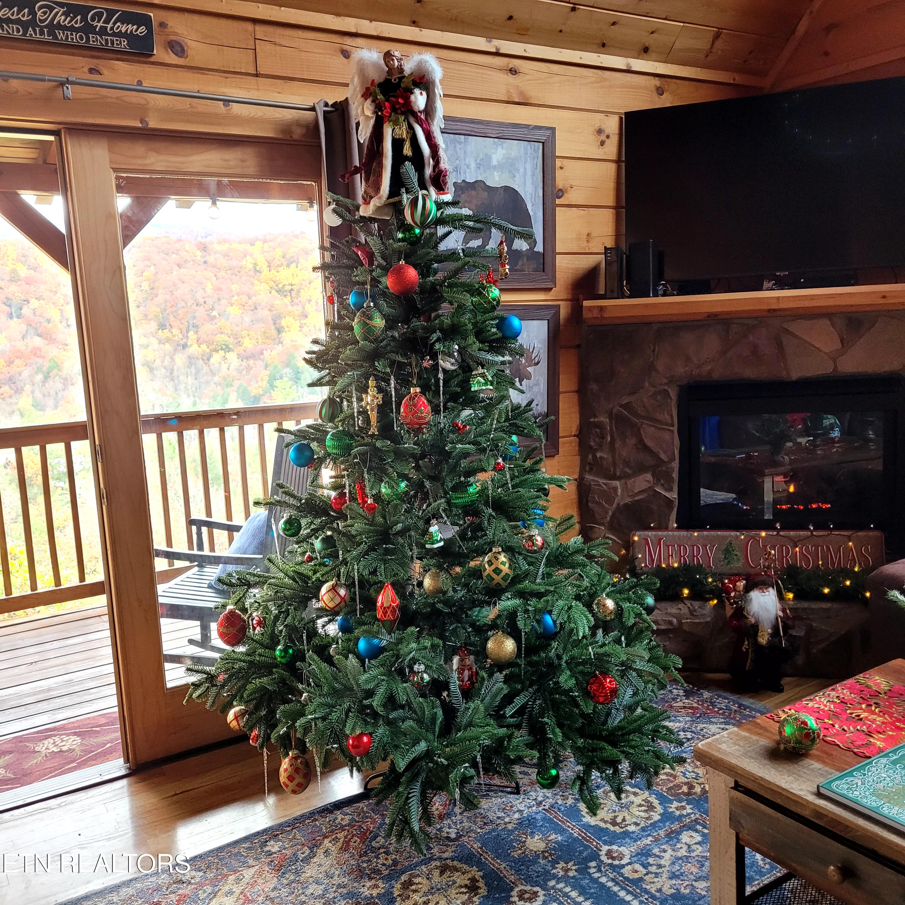 1761 Mountain Shadows Way