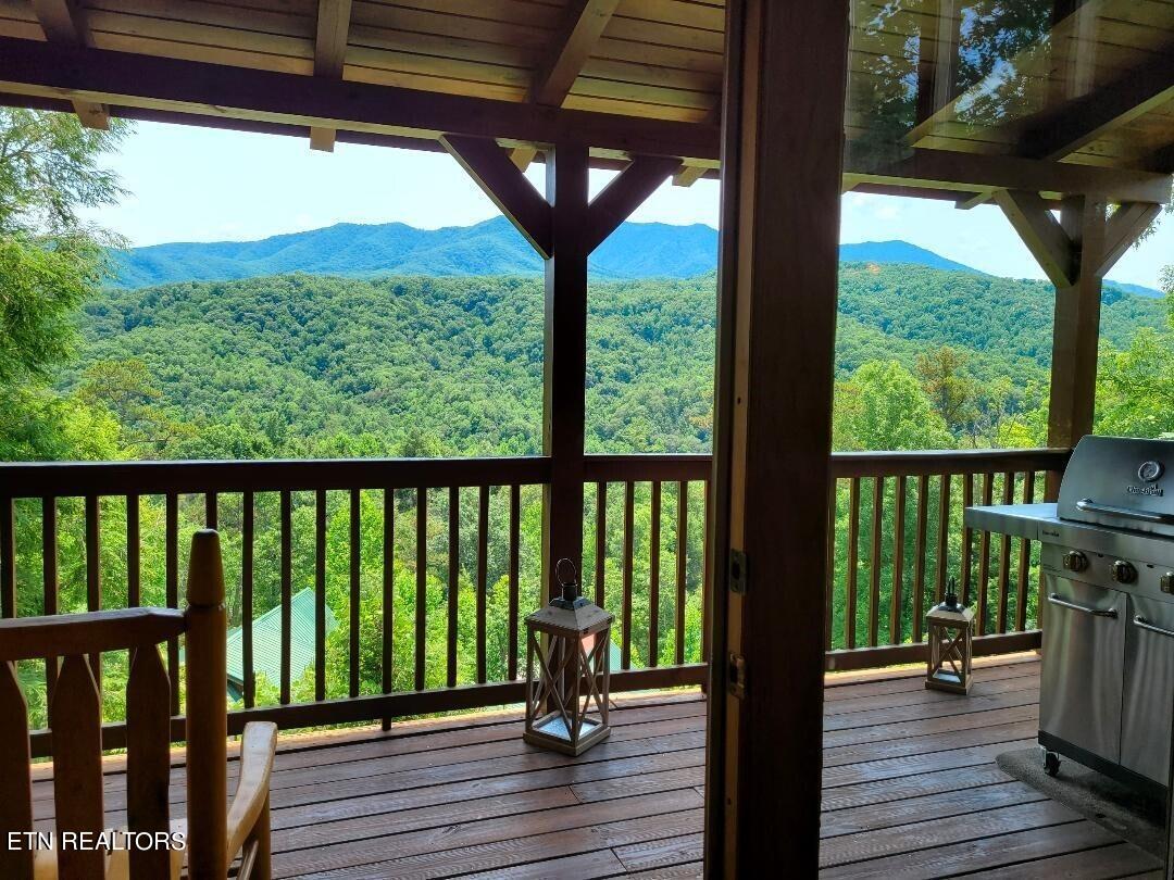 1761 Mountain Shadows Way