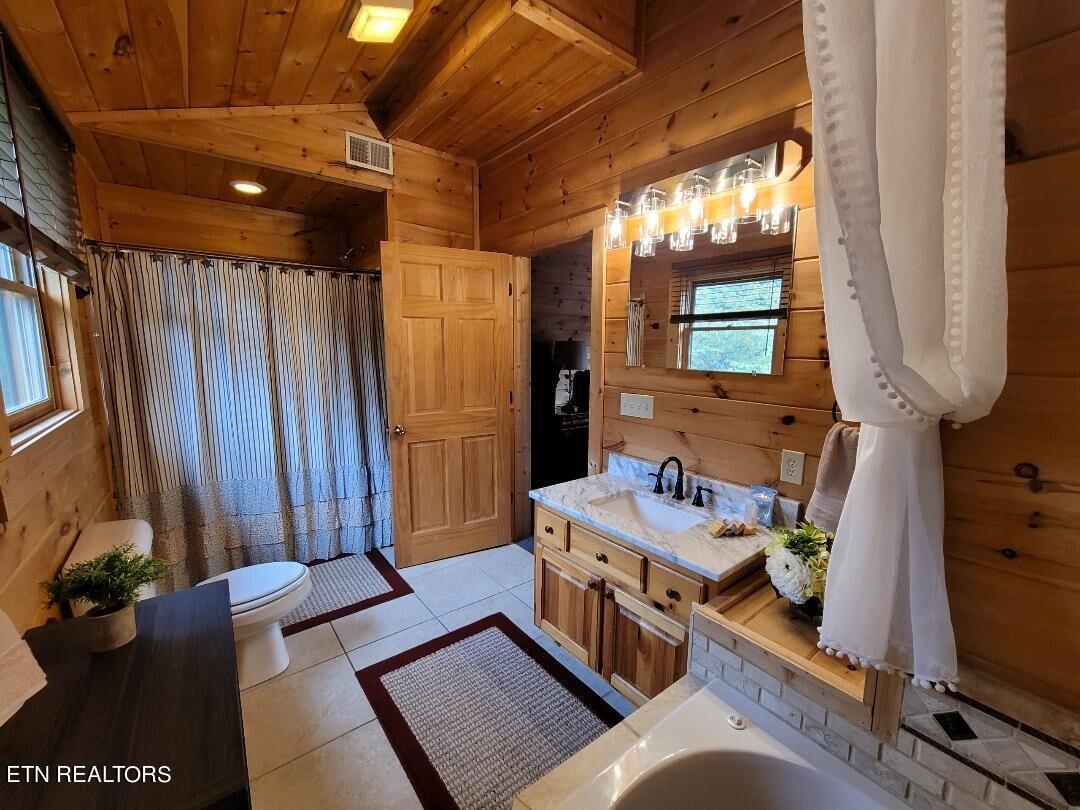 1761 Mountain Shadows Way