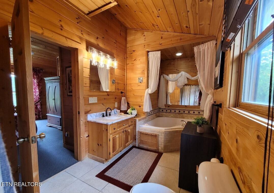 1761 Mountain Shadows Way