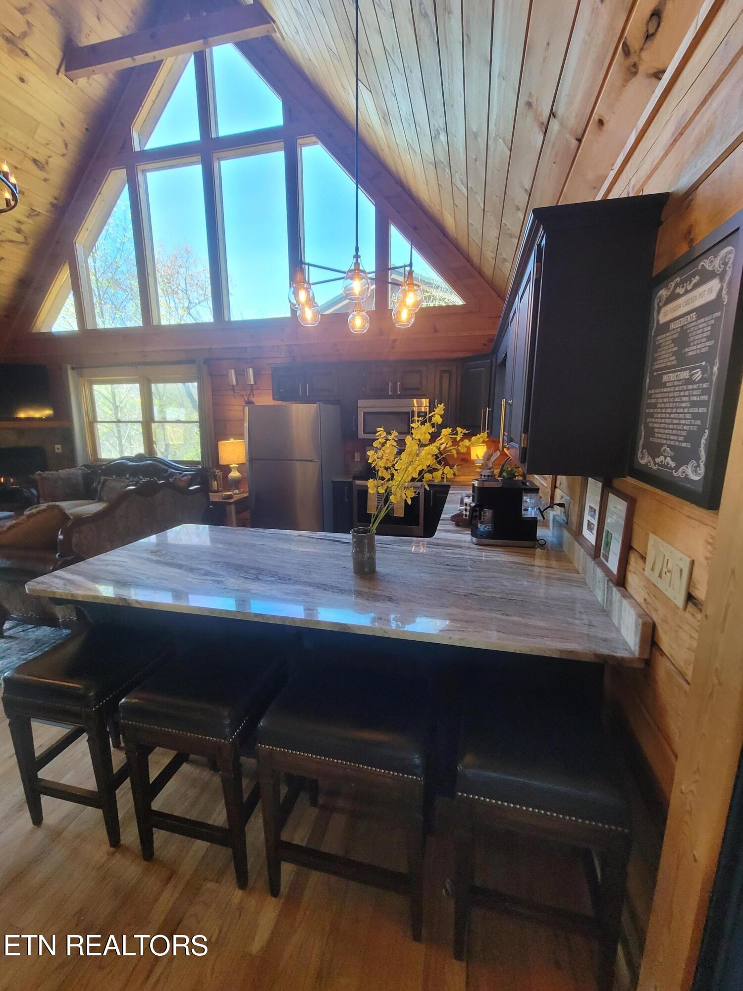 1761 Mountain Shadows Way