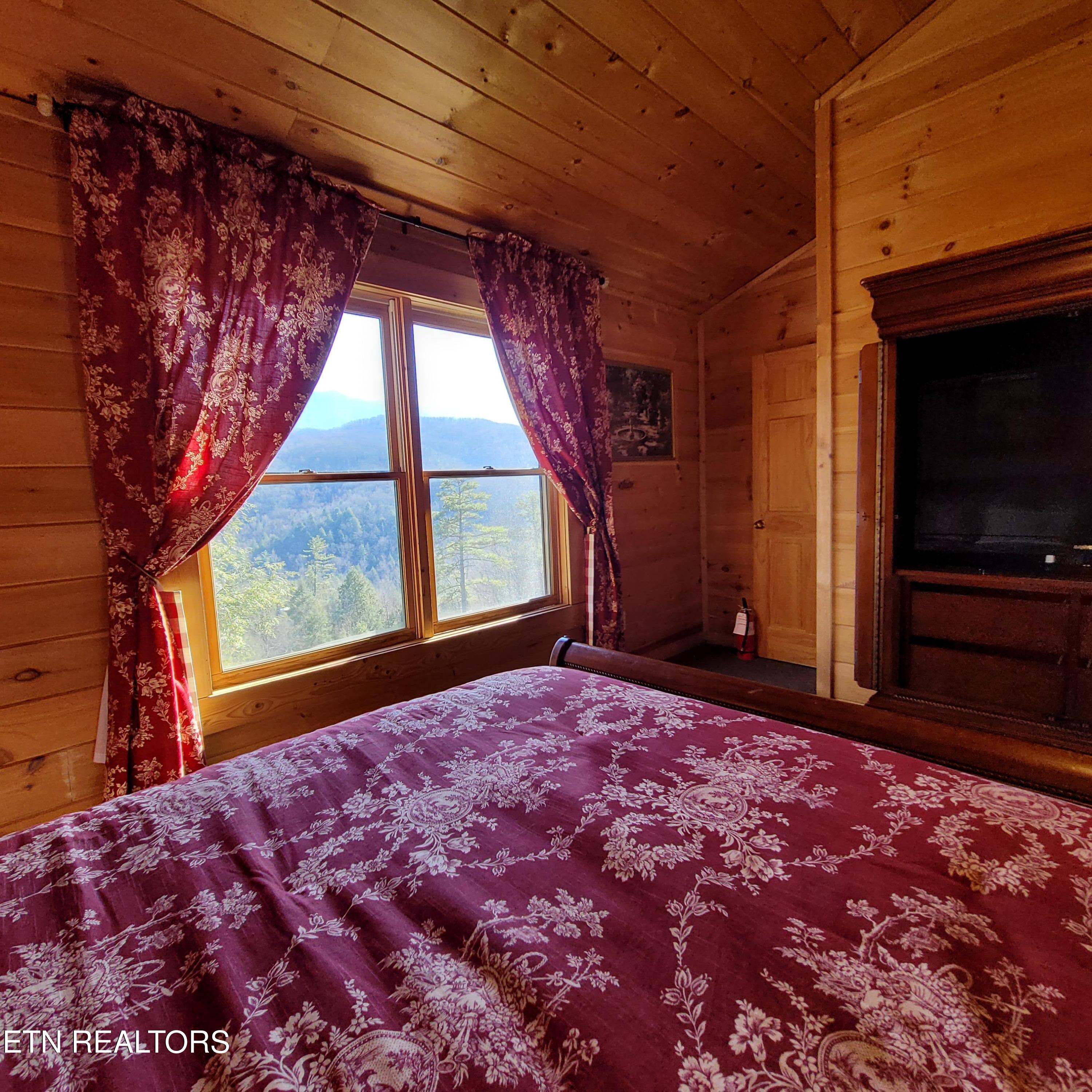 1761 Mountain Shadows Way