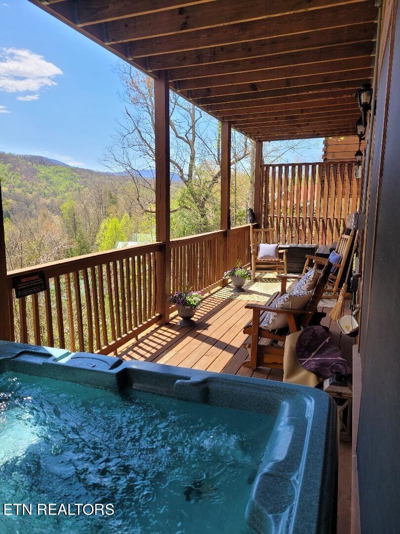 1761 Mountain Shadows Way