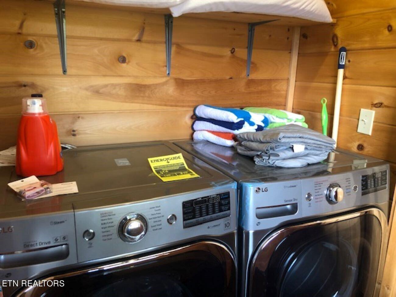 1761 Mountain Shadows Way