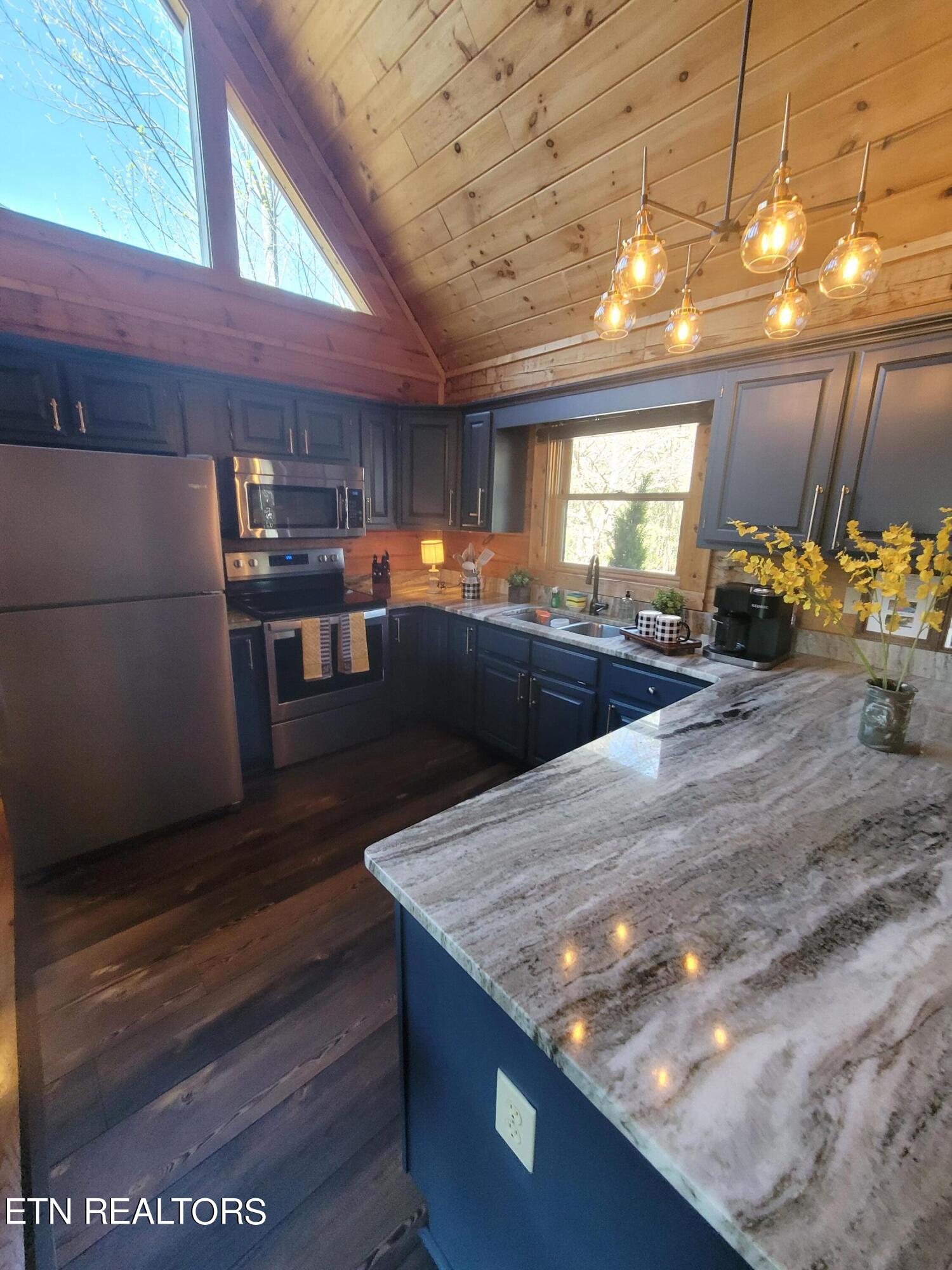 1761 Mountain Shadows Way