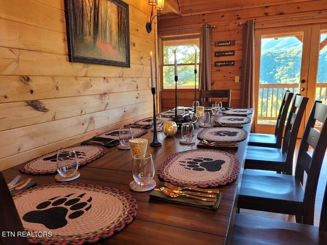 1761 Mountain Shadows Way