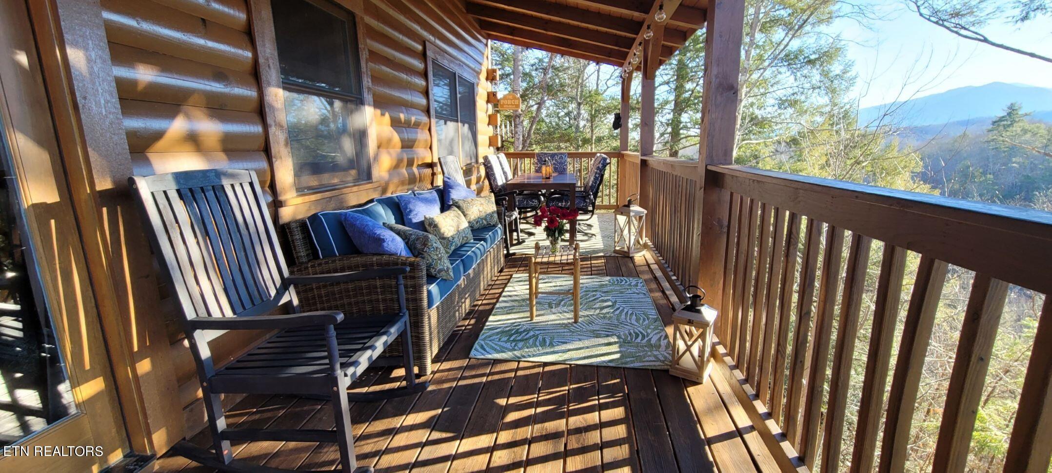 1761 Mountain Shadows Way