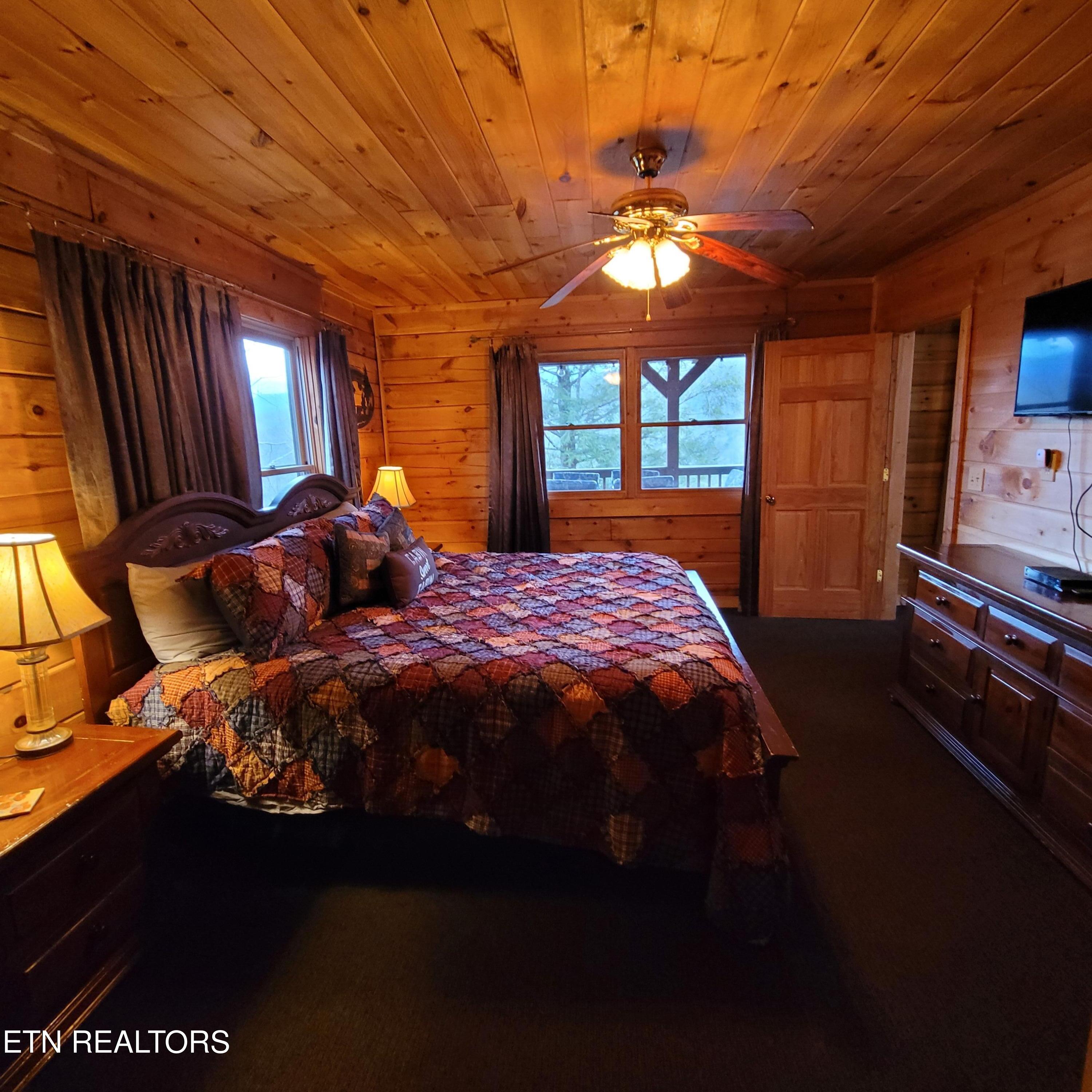 1761 Mountain Shadows Way