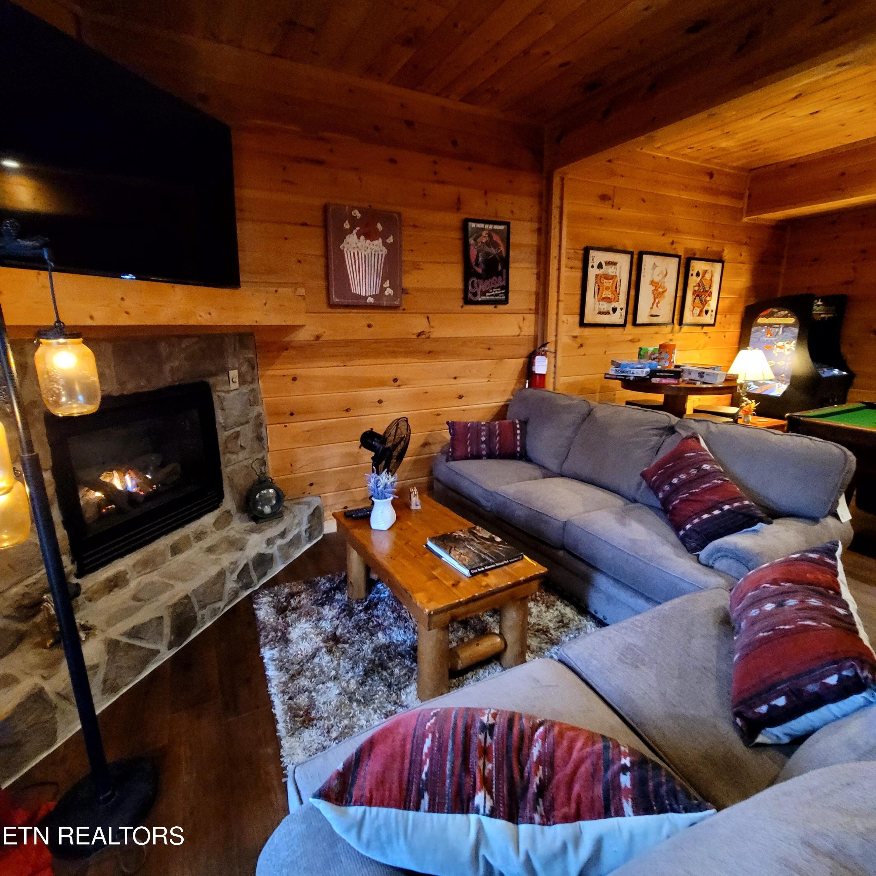 1761 Mountain Shadows Way