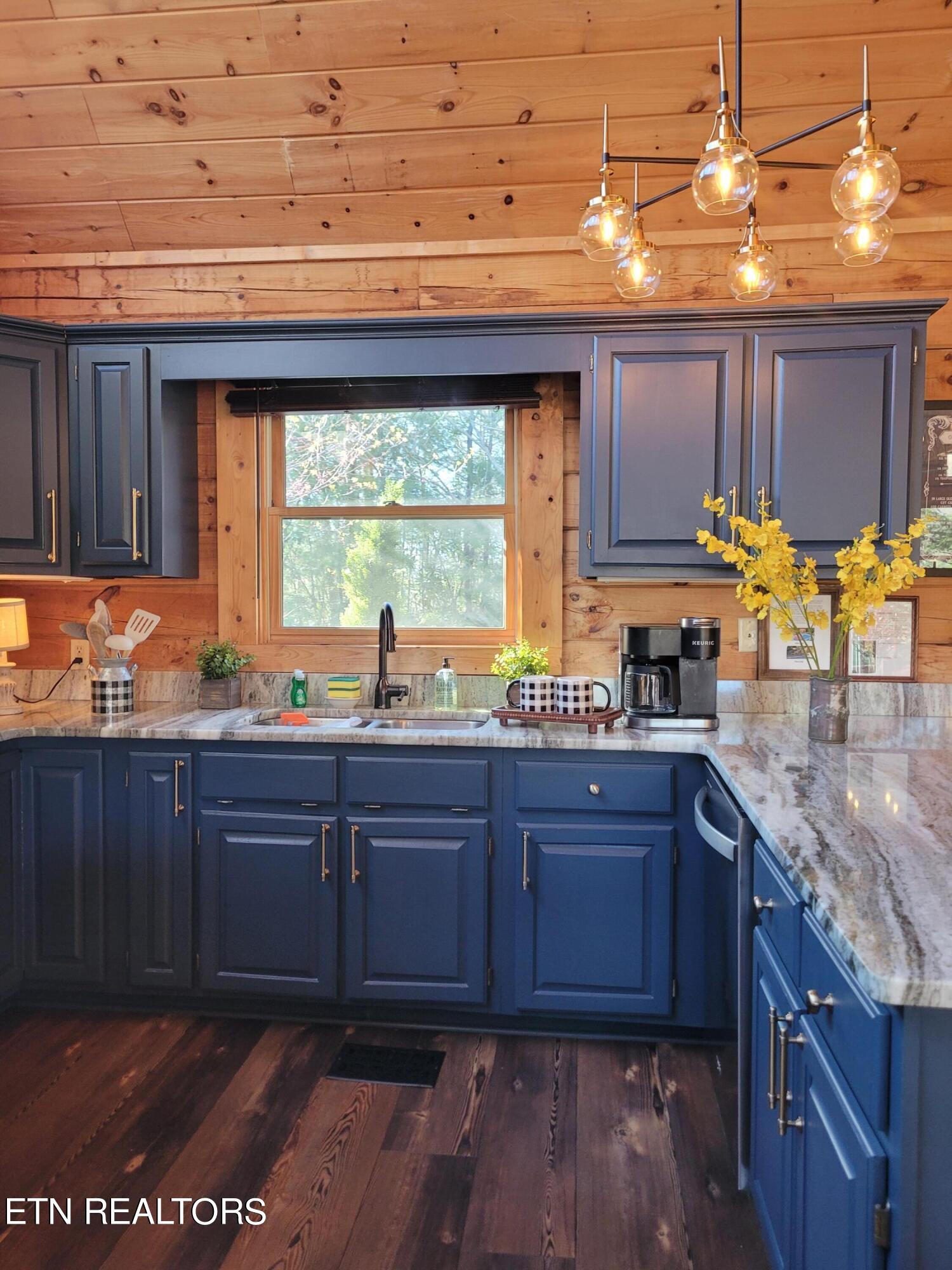 1761 Mountain Shadows Way