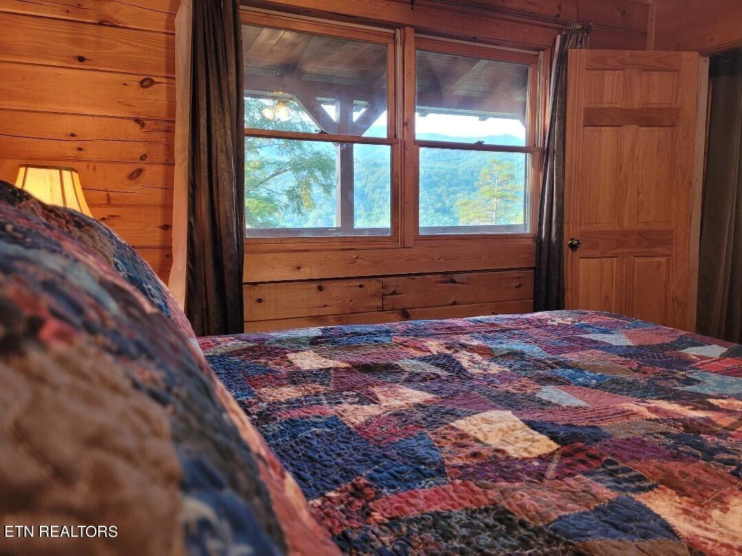 1761 Mountain Shadows Way