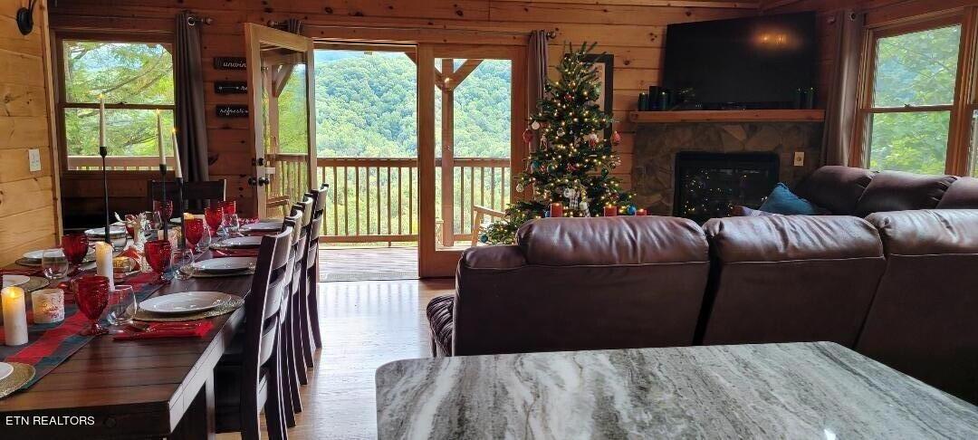 1761 Mountain Shadows Way