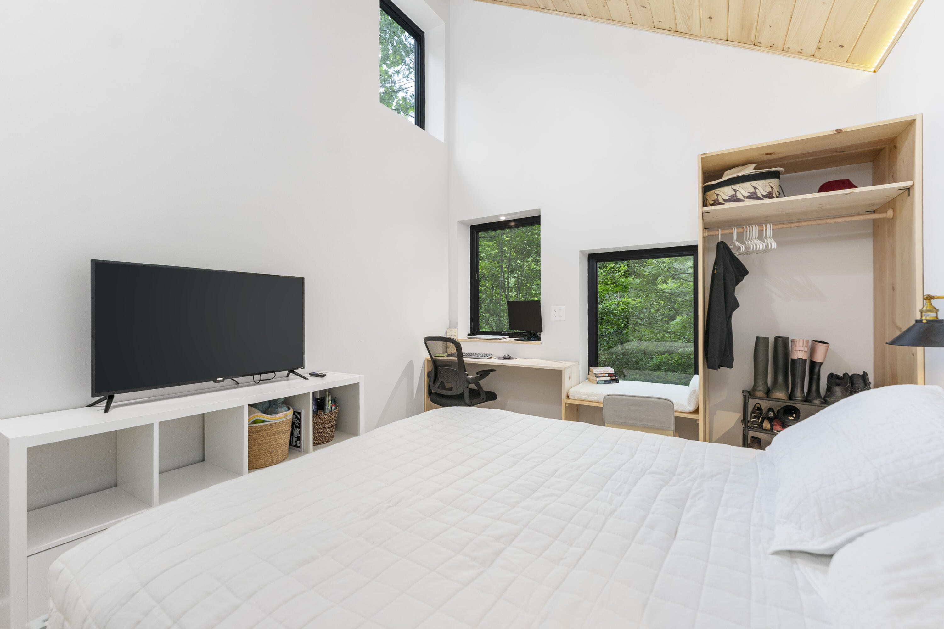 256 Deerfoot Road Road