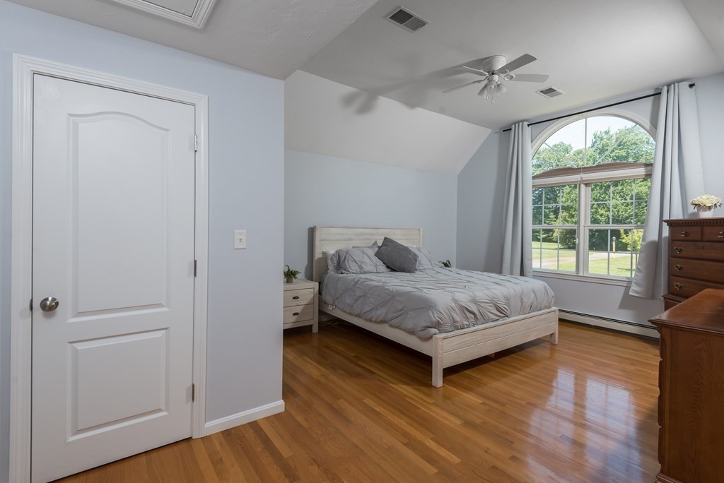 92 Litchfield Ln