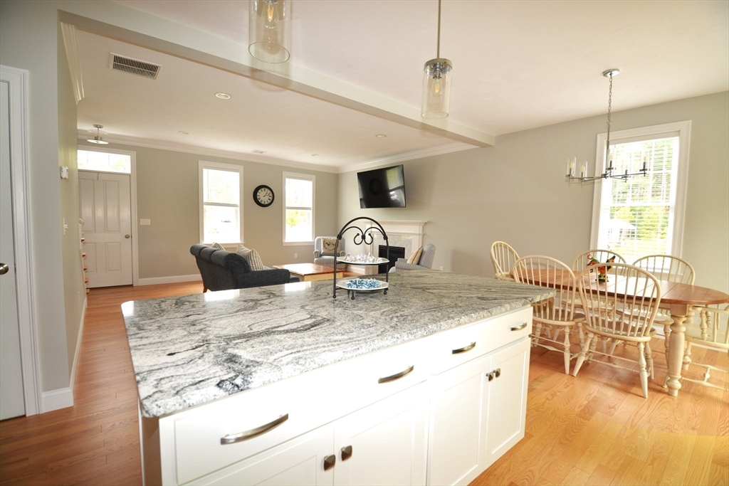 27 Cobblestone Ln