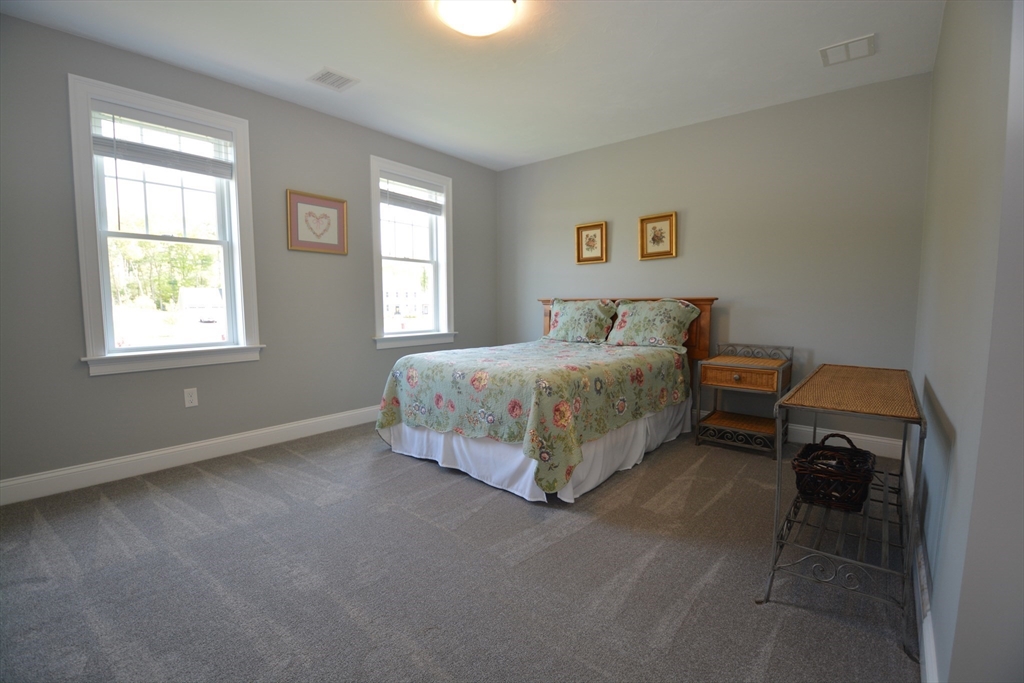 27 Cobblestone Ln