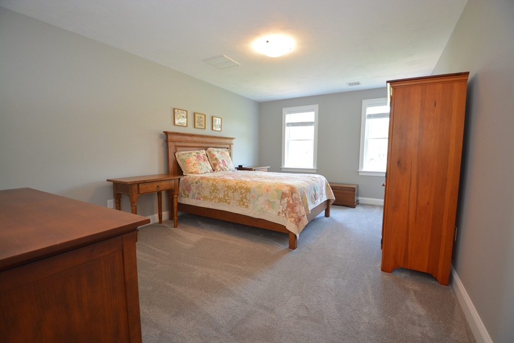 27 Cobblestone Ln
