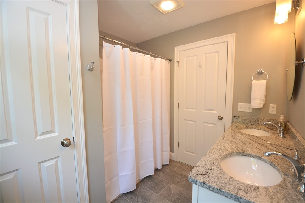27 Cobblestone Ln