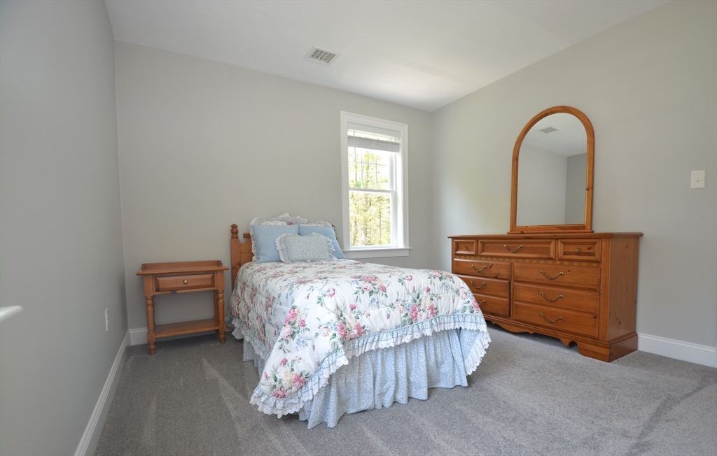 27 Cobblestone Ln