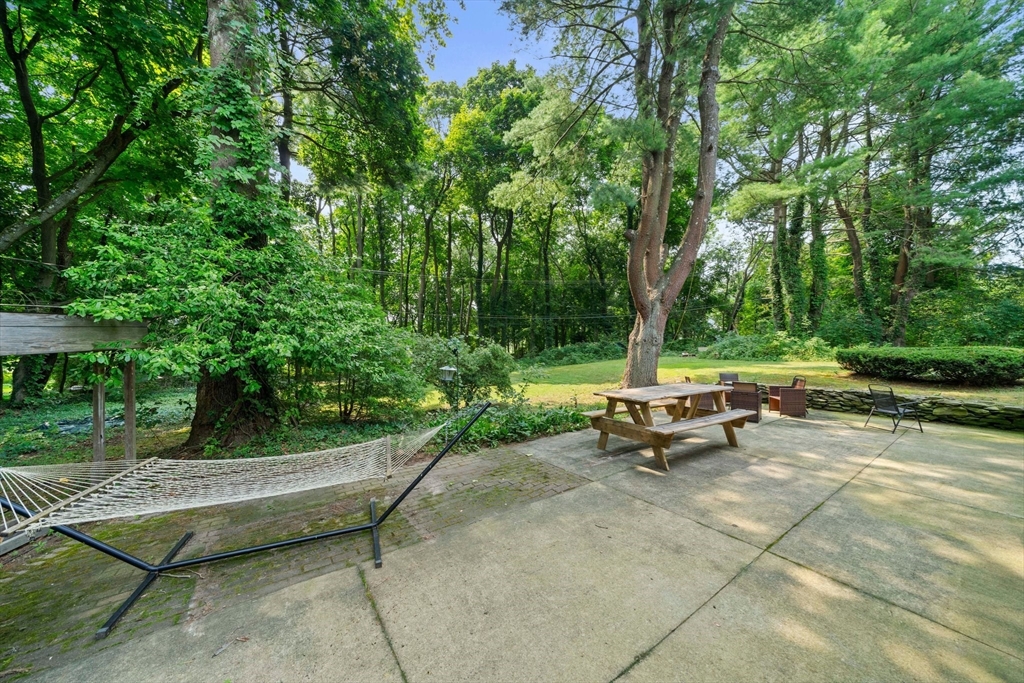 25 Rock Meadow Dr