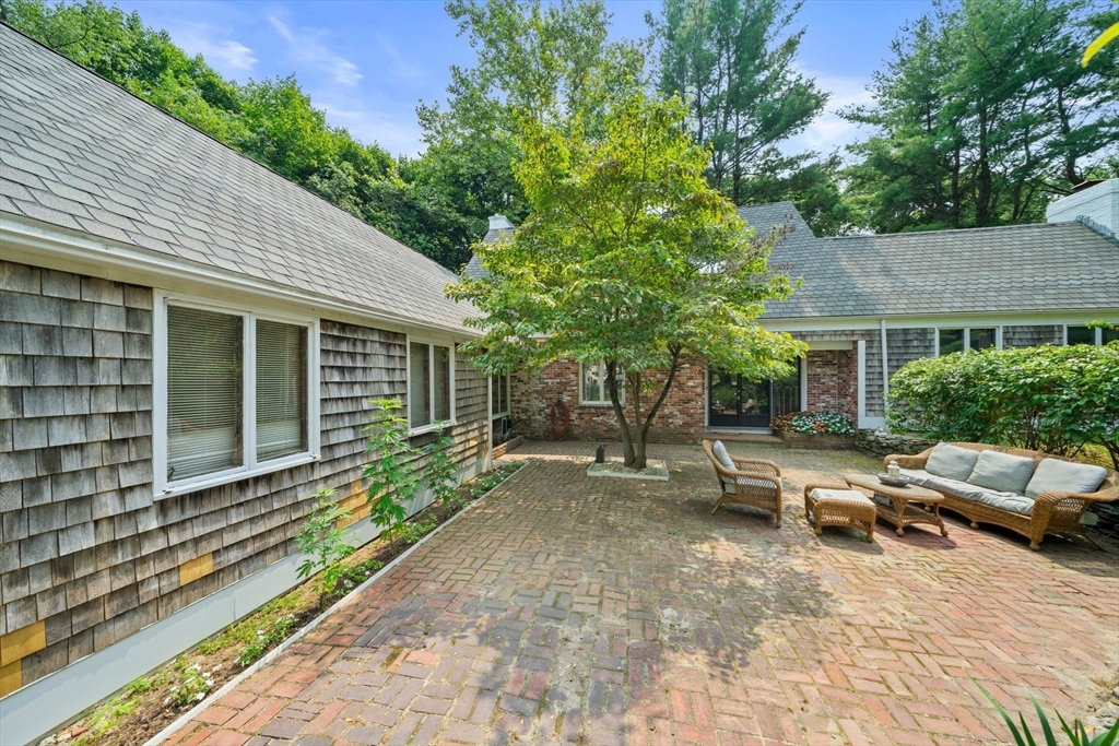 25 Rock Meadow Dr
