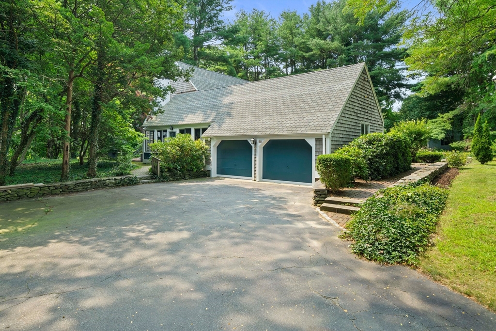 25 Rock Meadow Dr