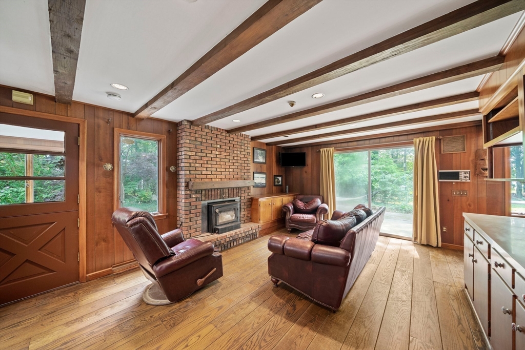 25 Rock Meadow Dr