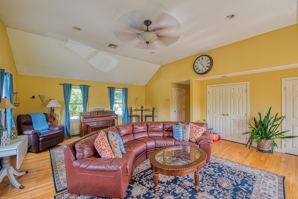 21 Adams Ln