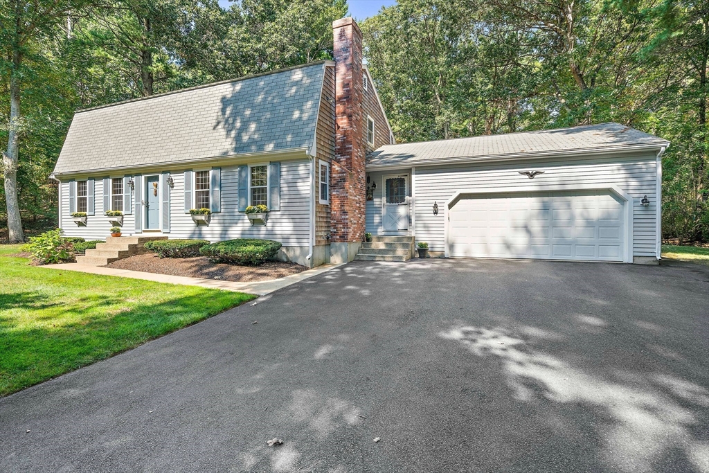 12 Running Stream Rd