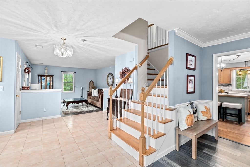 37 Lantern Ln