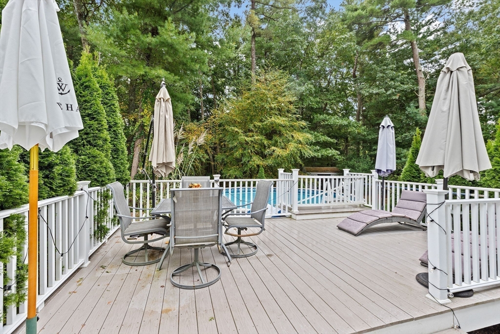 37 Lantern Ln