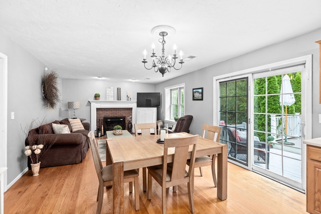 37 Lantern Ln