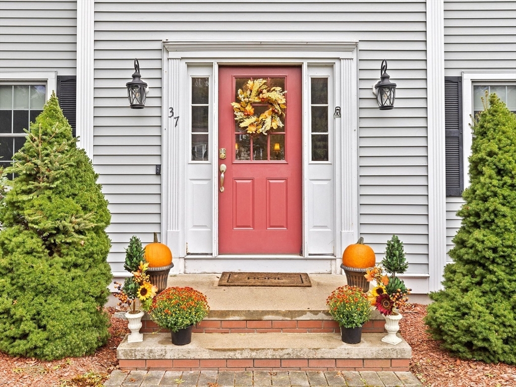 37 Lantern Ln