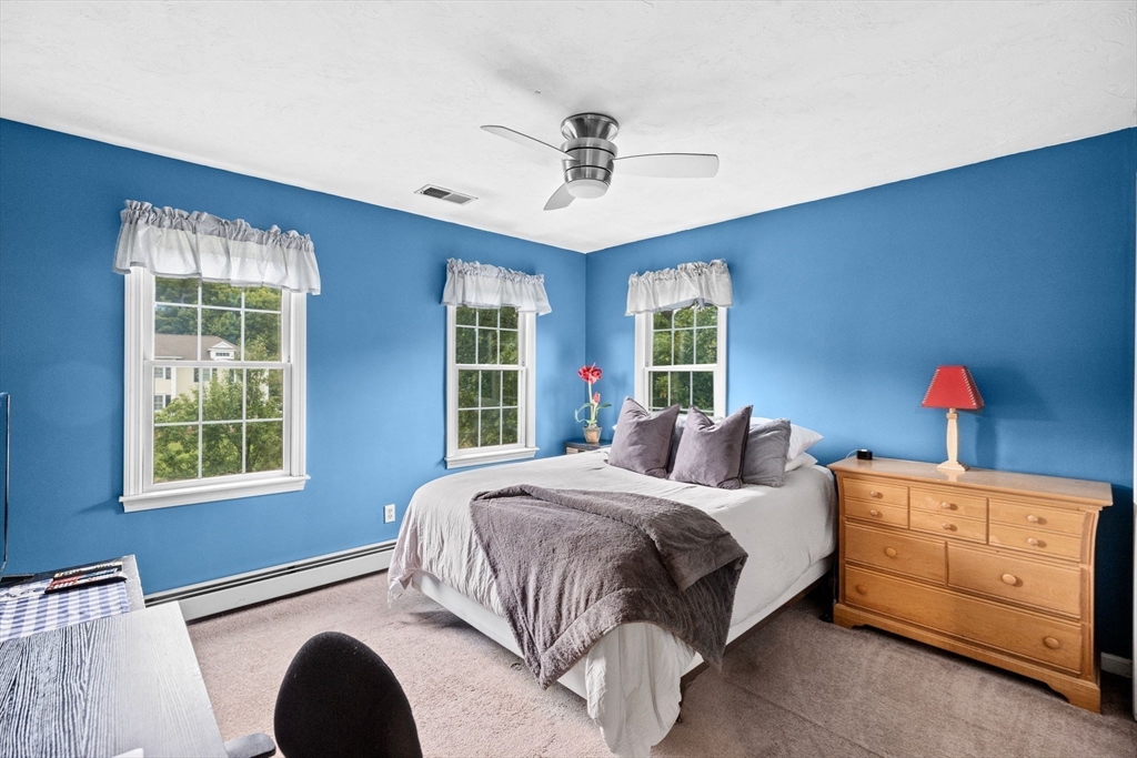 37 Lantern Ln