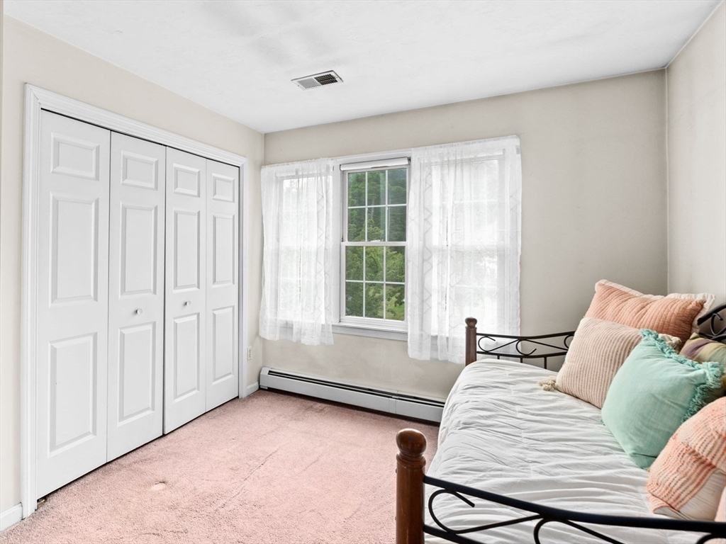 37 Lantern Ln