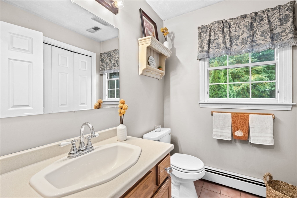 37 Lantern Ln