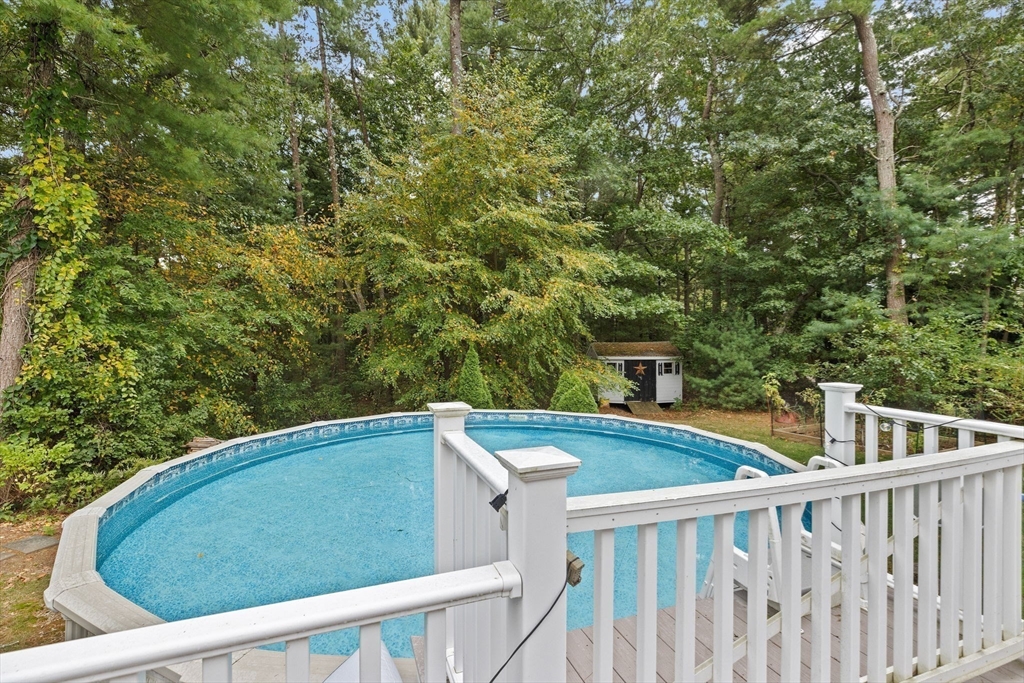 37 Lantern Ln