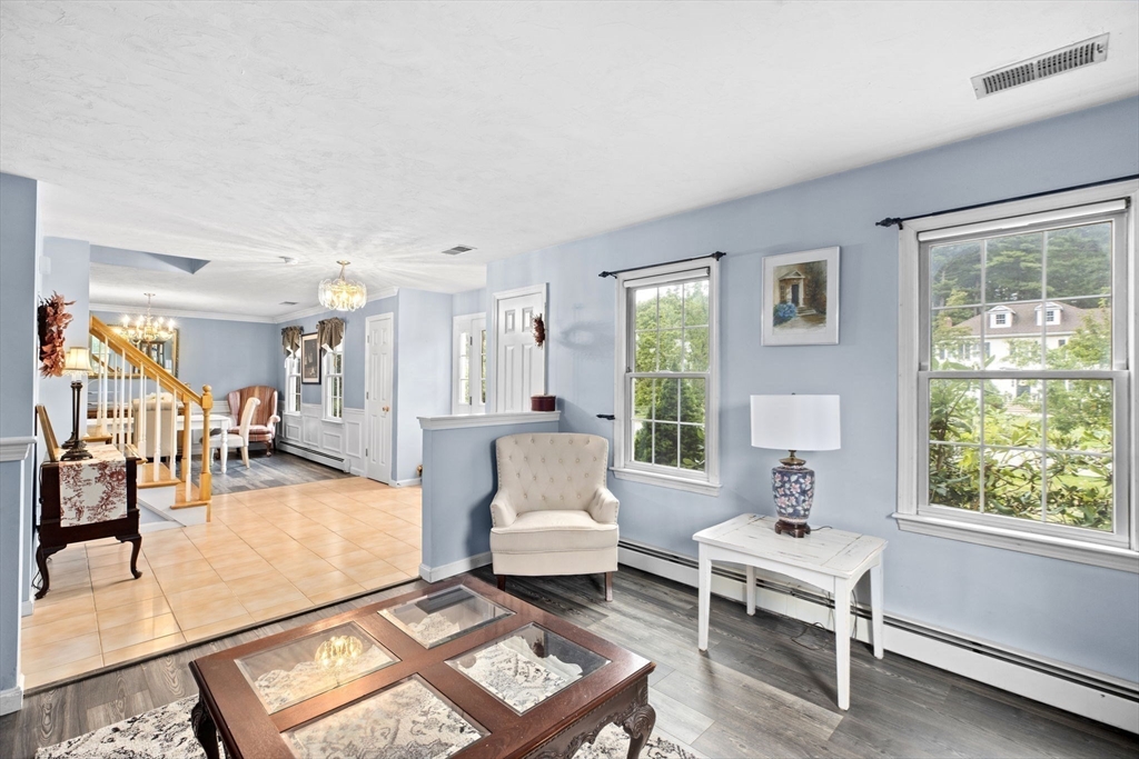 37 Lantern Ln