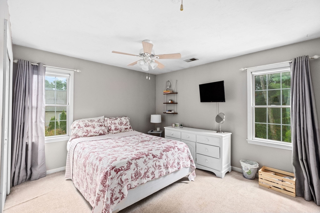 37 Lantern Ln
