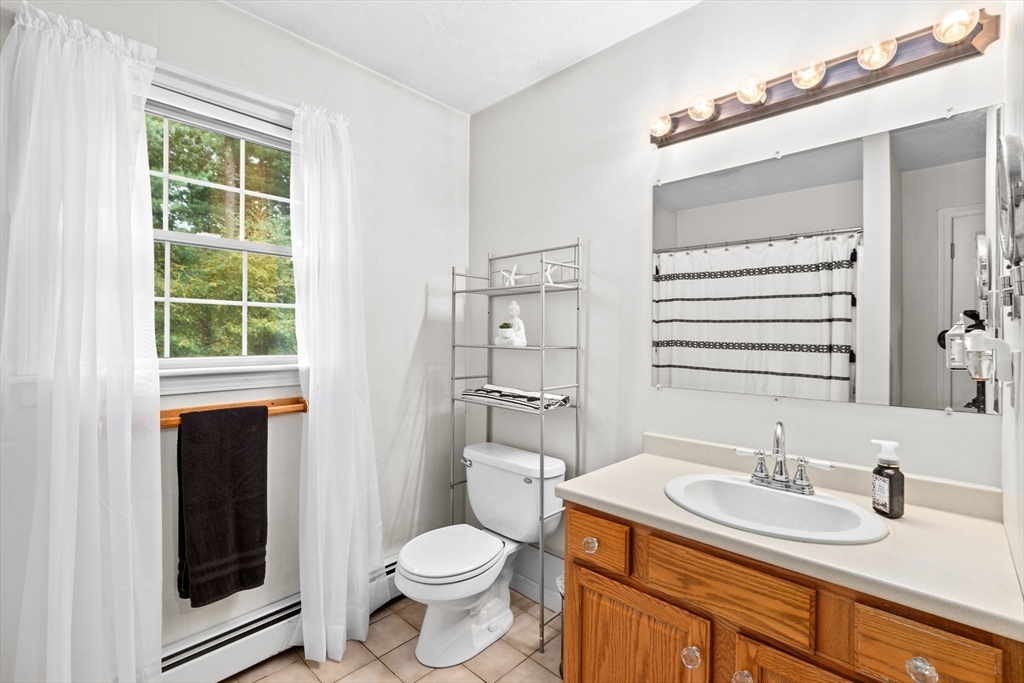 37 Lantern Ln