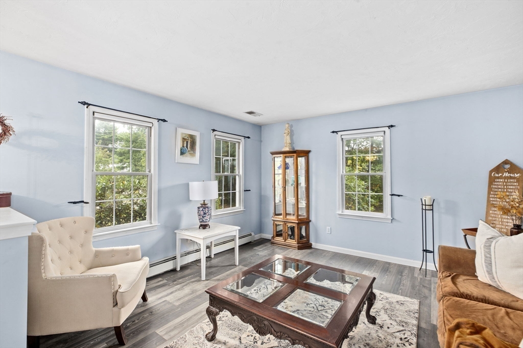 37 Lantern Ln
