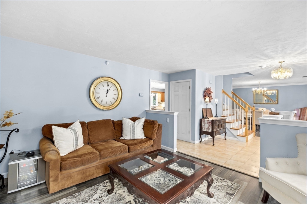 37 Lantern Ln