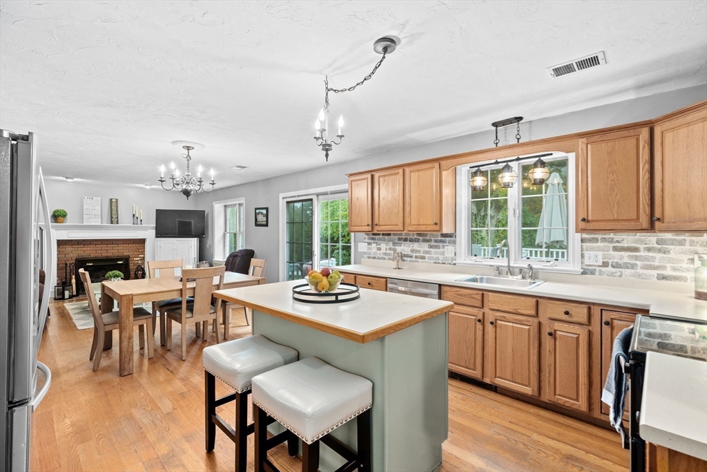 37 Lantern Ln
