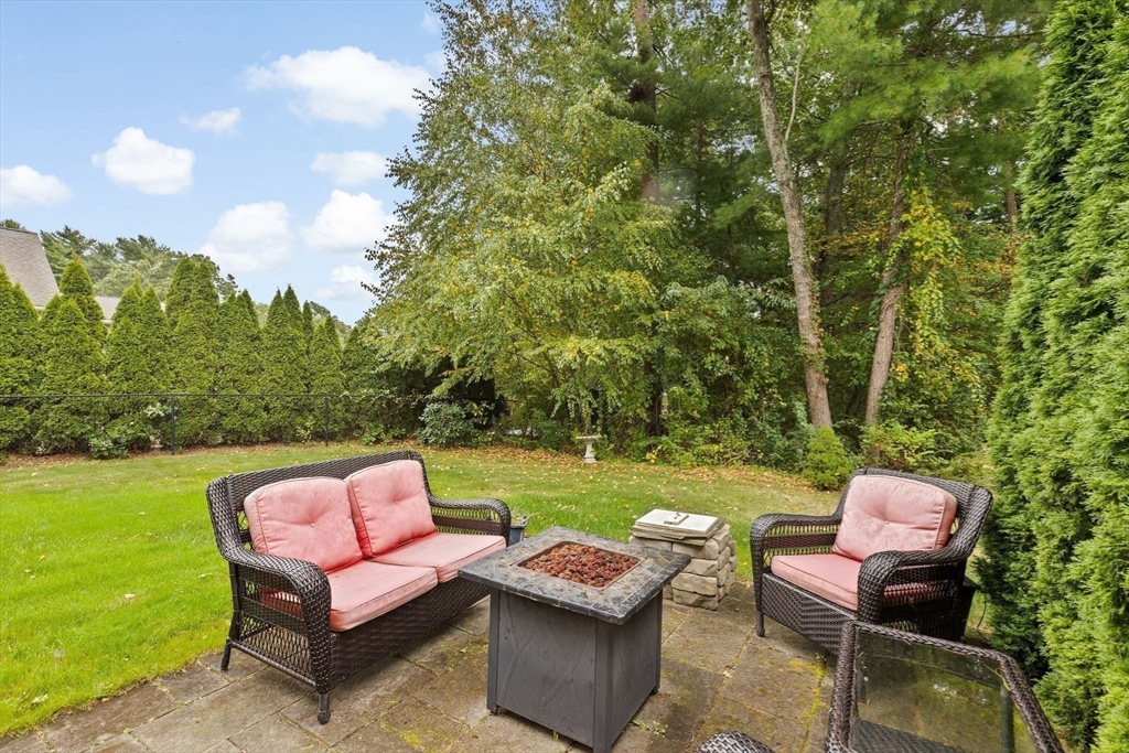 37 Lantern Ln