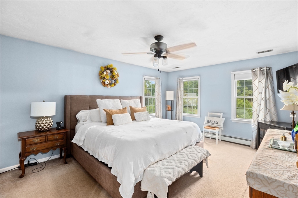 37 Lantern Ln